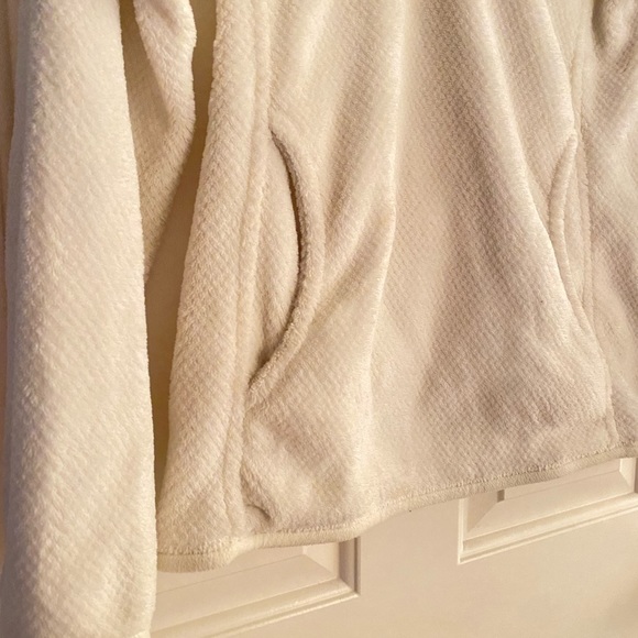 Patagonia Cream Fleece Pullover - Picture 3 of 10